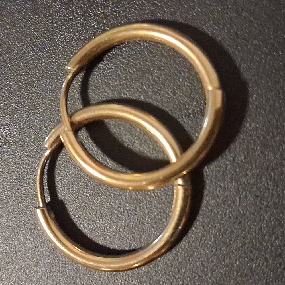 Beautiful Well Made Vintage Gold Hoop and Drop Earrings Set. - Picture 4 of 8